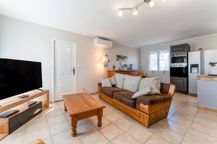 Casa vacanze "Villa" con piscina privata, Wi-Fi e aria condizionata in Méjannes-le-Clap, Alès e dintorni