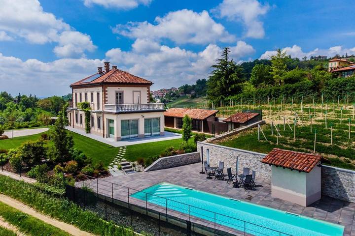 Villa per 6 persone, con Balcone e Terrazza nonché Giardino e Piscina a Monforte d'Alba