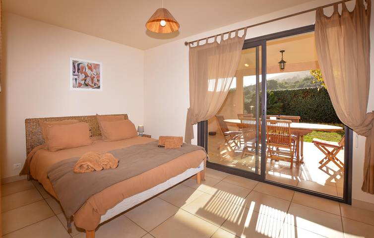 Cozy Beachside Apartment with WiFi and Parking in Sagone, Vico