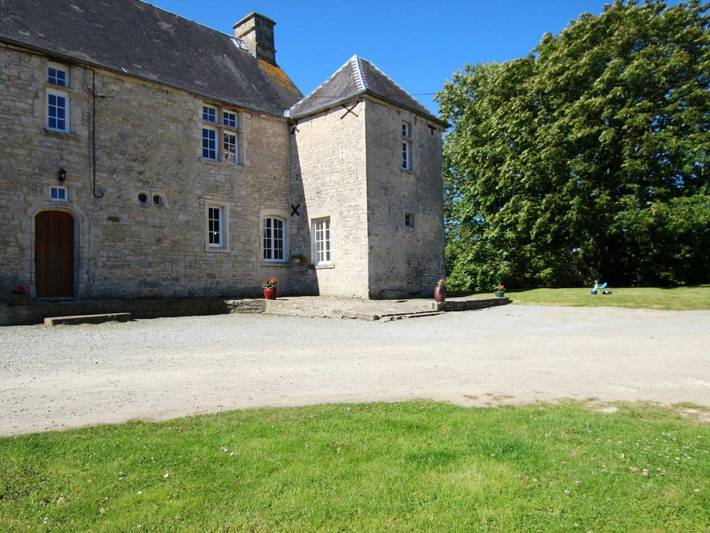 Gîte pour 8 personnes, avec jardin dans Orglandes