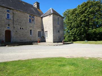 Gîte pour 8 personnes, avec jardin dans Orglandes
