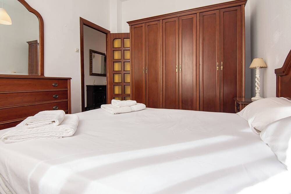 Entire apartment, Fully equipped apartment in La Coruña in La Coruña, Galician Coast