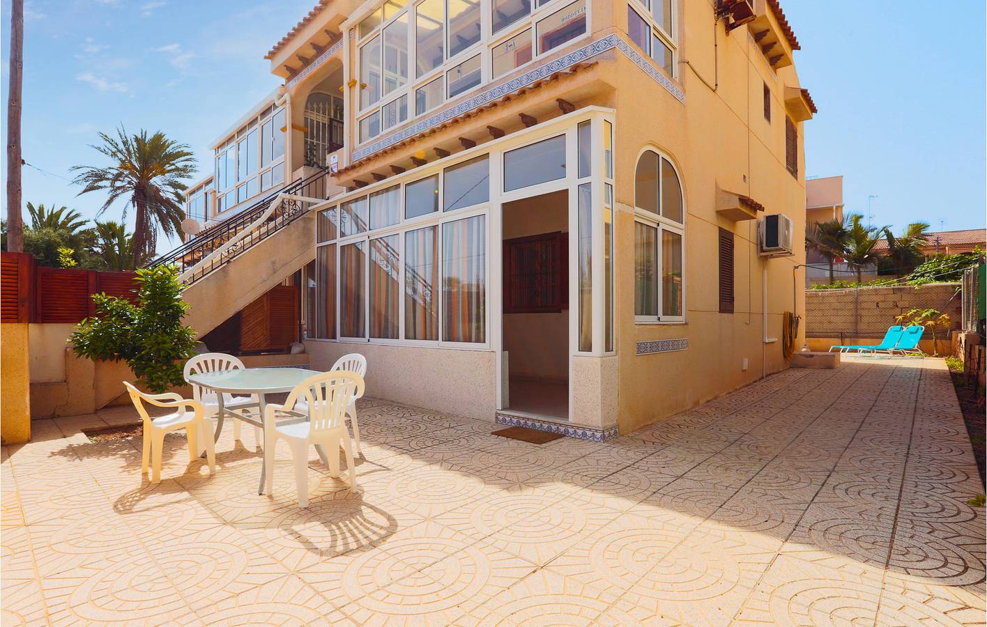 Ganze Ferienwohnung, 500m zum Strand - A/C, WiFi, Terrasse in Las Calas, Torrevieja