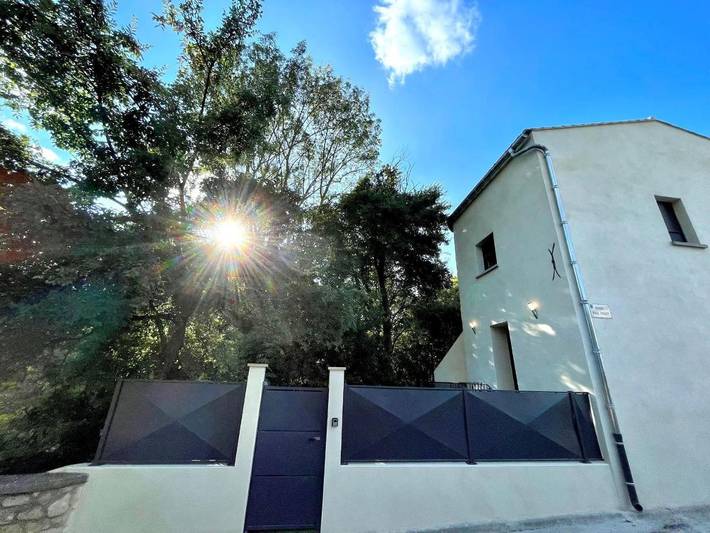 Location de vacances pour 4 personnes, avec Jacuzzi et Terrasse ainsi que Jardin et Vue à Caux-et-Sauzens