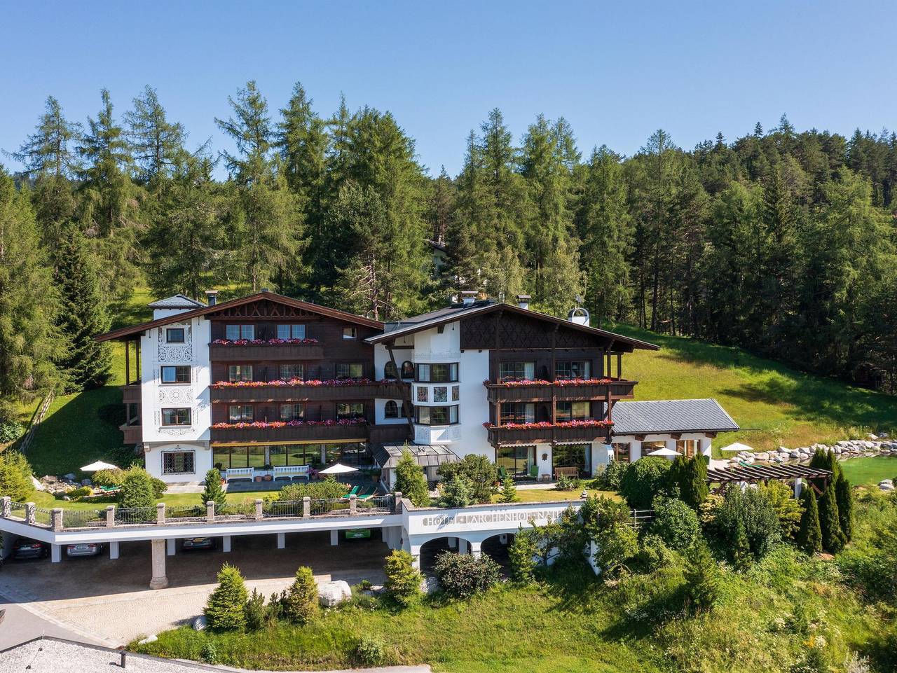 Hotel Garni Lärchenhof Natur - Doppelzimmer I mit Südbalkon inklusive Frühstück in Mösern, Telfs