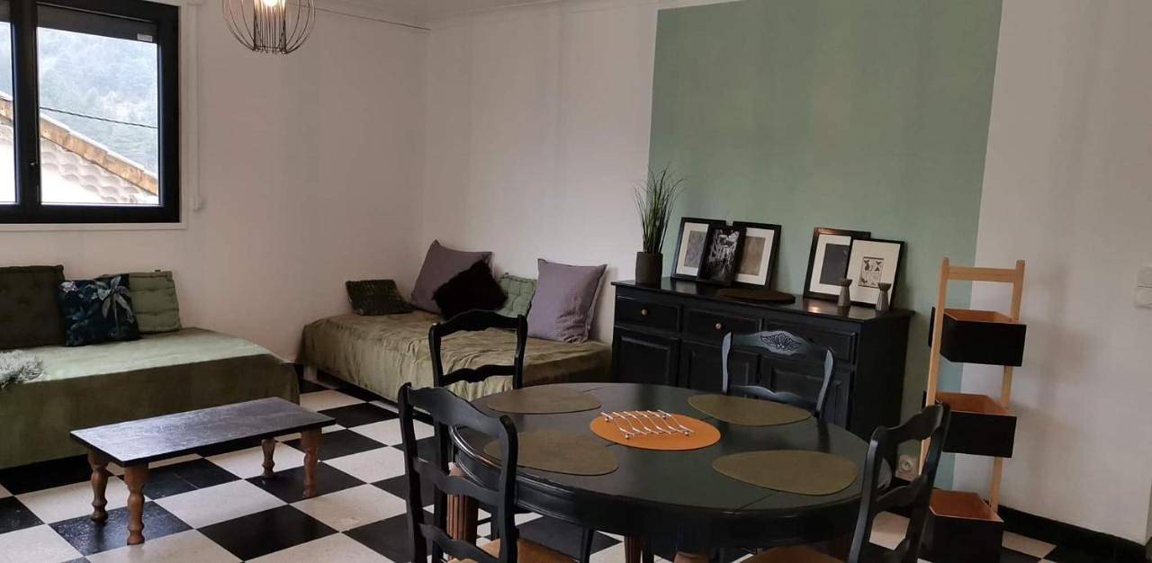 Appartement entier, La Dolce vita gîte avec terrasse et vue in Vals-les-Bains, Parc naturel régional des Monts d'Ardèche