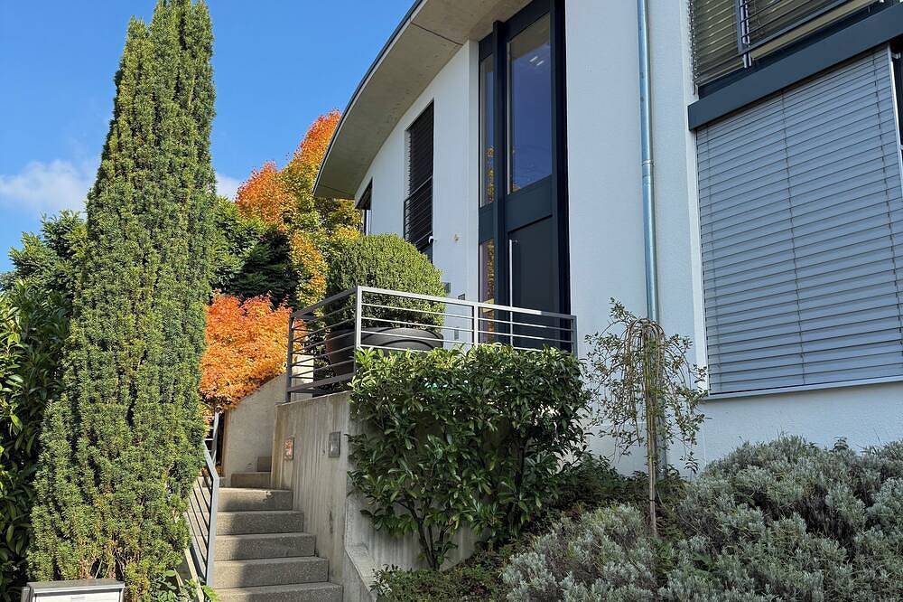 Panoramic spacious House with Garden & Garage. Sleep 6. Kids welcome. No pets. in Muttenz, Region Basel RDK