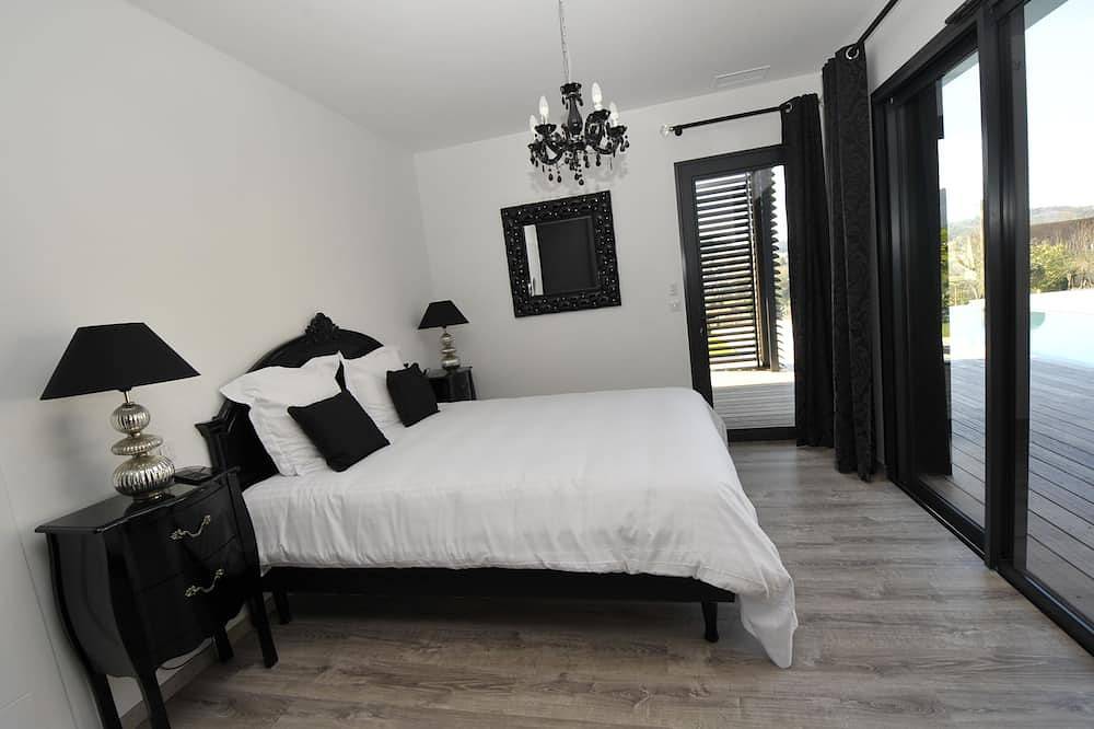 Sarlat a 900m del centro medieval, piscina, jacuzzi. Nueva casa en planta baja in Sarlat-la-Canéda, Périgord Noir