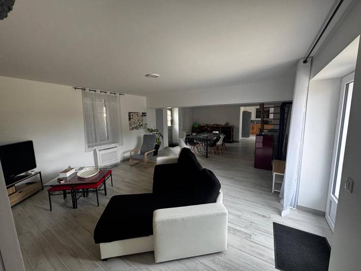 Gîte pour 8 personnes, avec terrasse dans Soulangis