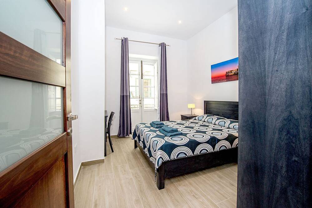 House 4 bedrooms 3 Bathrooms.\ndiscover the perfect Sliema getaway at Seabreeze. in Tas-Sliema, Insel Malta