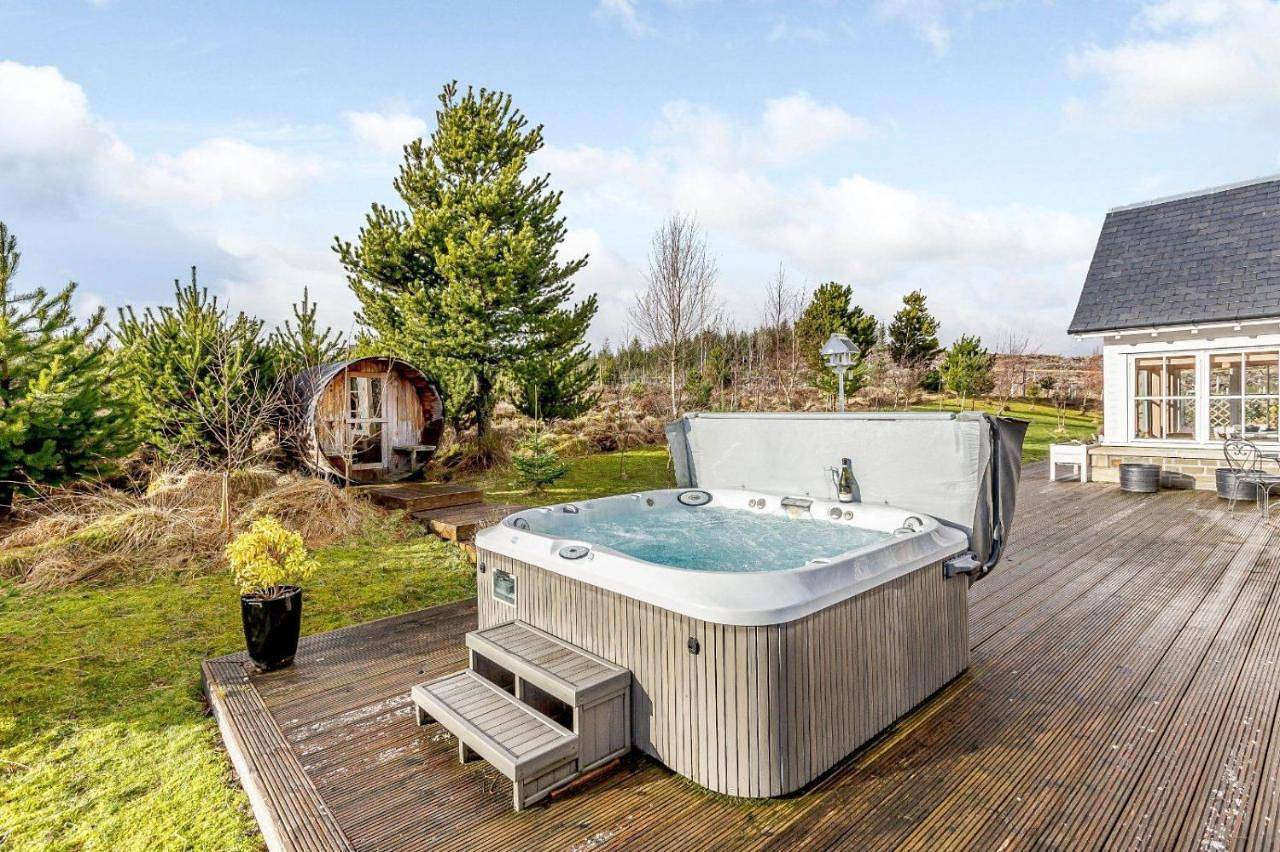 Glenerrick House - Loch Ness country manor - hot tub and sauna in Highlands