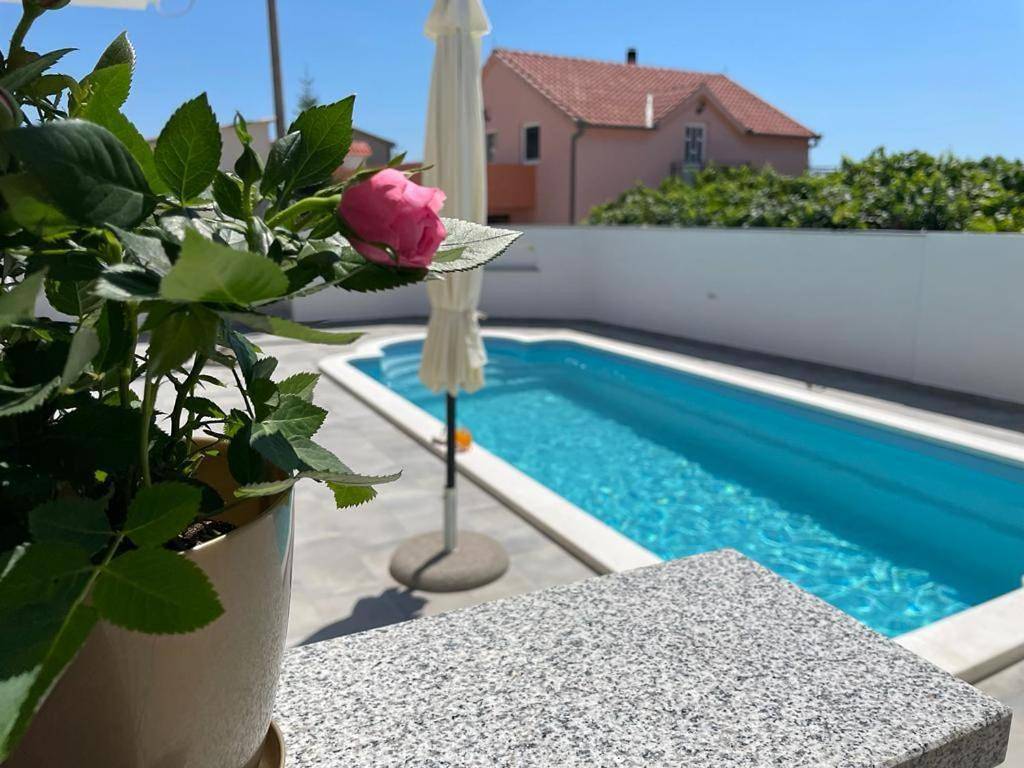 Ganze Wohnung, Family Apartment Edita Plano Trogir with private pool in Plano (Kroatische Adria), Split-Dalmatien