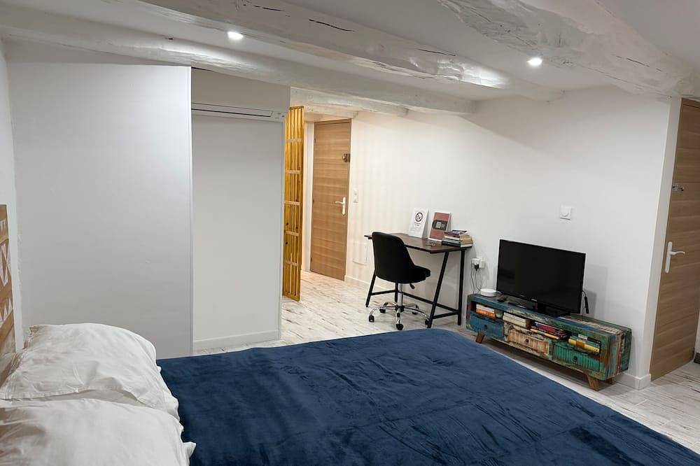Appartement entier, Provençal Studio with Private Entrance in La Verdière, Région de Brignoles