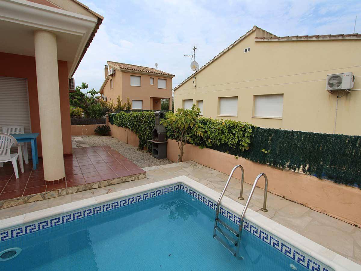 Casa Jeroni, Ideal house for your holidays near the sea, free wifi, optional air conditioning, private pool, pets allowed, dog’s beach in Riumar, Delta de l'Ebre