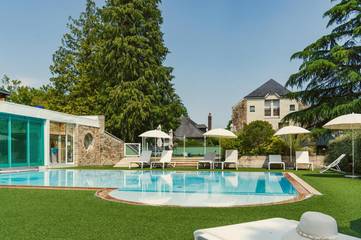 Hôtel pour 5 personnes, avec piscine ainsi que vue et jardin à Juvigny-sous-Andaine