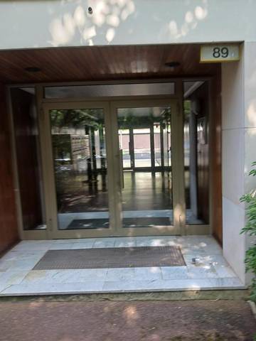 Gîte pour 2 personnes, avec terrasse ainsi que piscine et vue à La Celle-Saint-Cloud