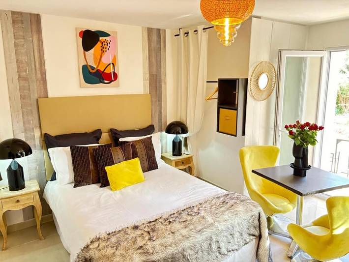 Gîte pour 4 personnes, avec piscine et terrasse ainsi que jardin et jacuzzi, animaux acceptés dans Plage Camp Long - 3