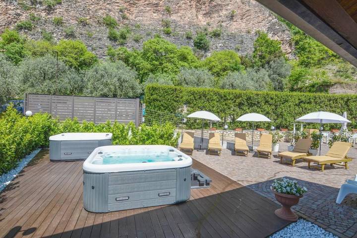 Bed and Breakfast für 23 Personen, mit Terrasse und Garten sowie Whirlpool, mit Haustier - 1