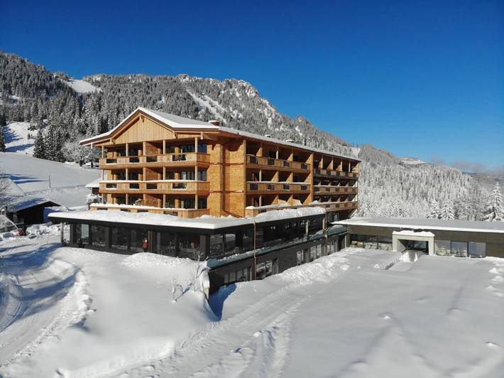 Hotel für 4 Personen, mit Ausblick und Garten sowie Pool und Sauna, kinderfreundlich in Schattwald - 3