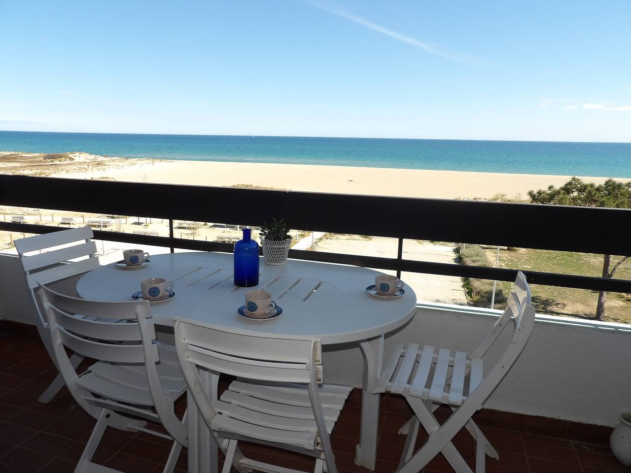 Apartamento entero, Magnífica vista al mar en St Cyprien con los pies en el agua. in Saint-Cyprien-Plage, Saint-Cyprien