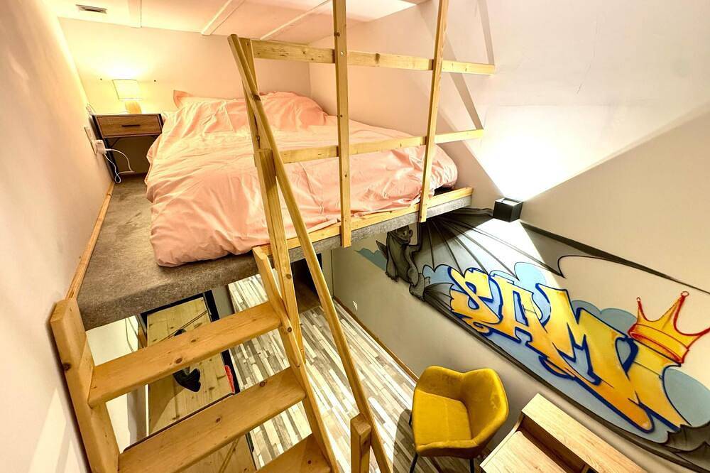 Hausboot-Apartment-Ensuite-Blick auf den Kanal in Metz, Metz Region