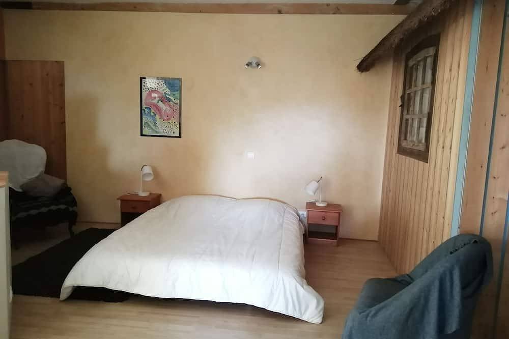 Notre gîte les saoumettes vous accueille devant la chaîne des Pyrénées in Laloubère, Hautes-Pyrénées