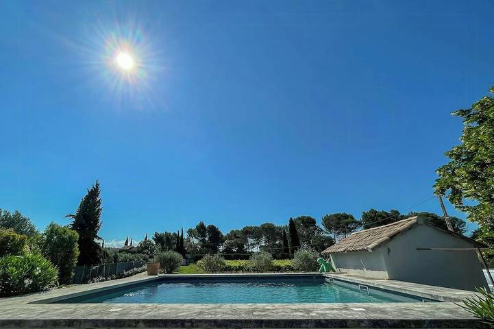 Ferienhaus für 10 Personen, mit Balkon und Garten sowie Pool