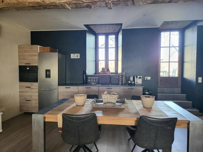 Location de vacances pour 6 personnes, avec piscine ainsi que vue et jardin à La Courtète - 3