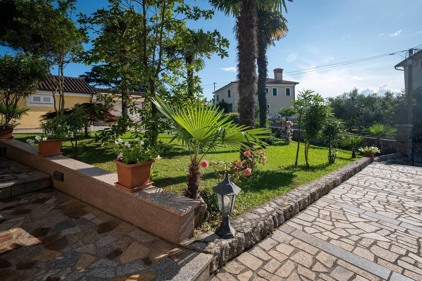 Ganze Wohnung, Ferienwohnung Šerbečić 2 mit Pool für 4 Personen in Malinska in Milcetici, Krk