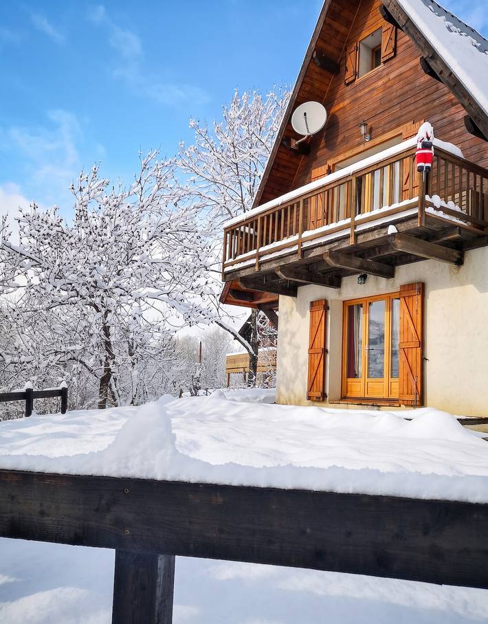 Charmantes Chalet in Allos, Blick in Allos, Castellane und Umgebung