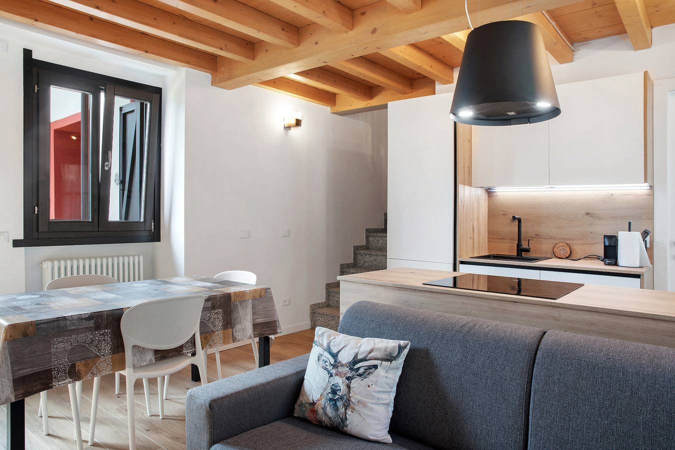 Appartamento intero, Appartamento 'Sogno' con vista sulle montagne, balcone e Wi-Fi in Caspoggio (Borgo), Caspoggio