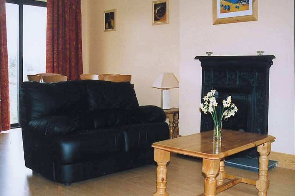 Entire apartment, Kinsale No 6 - sleeps 8 guests  in 4 bedrooms in County Cork