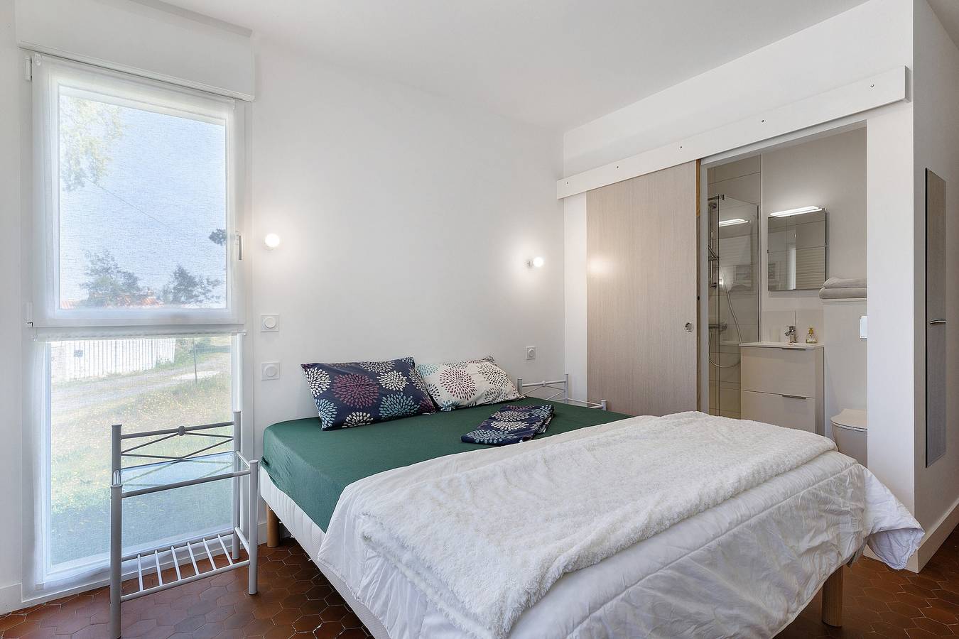 Gästezimmer Sous le Pin „Zimmer 3“ mit Gemeinschaftsterrasse, Wlan und Klimaanlage in Olonne-sur-Mer, Les Sables-d'Olonne