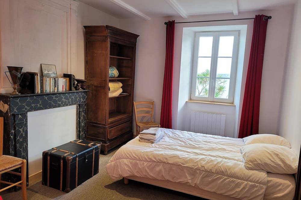 Maison de capitaine avec une vue exceptionnelle, plein Sud, face à la mer in Île de Batz, Ceinture Dorée