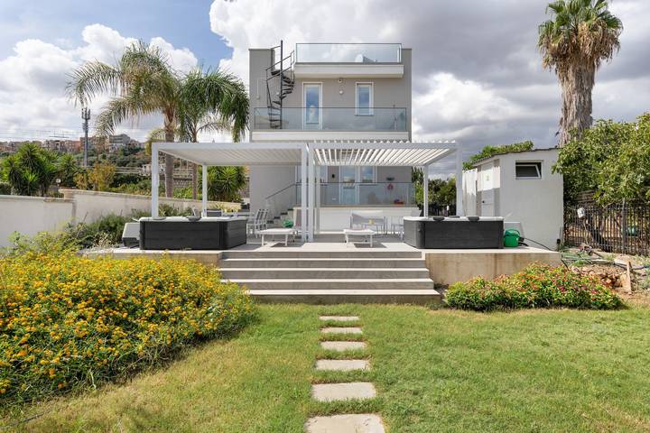 Villa Zefira Sole mit Meerblick, Wlan und Klimaanlage in Altavilla Milicia, Palermo Provinz