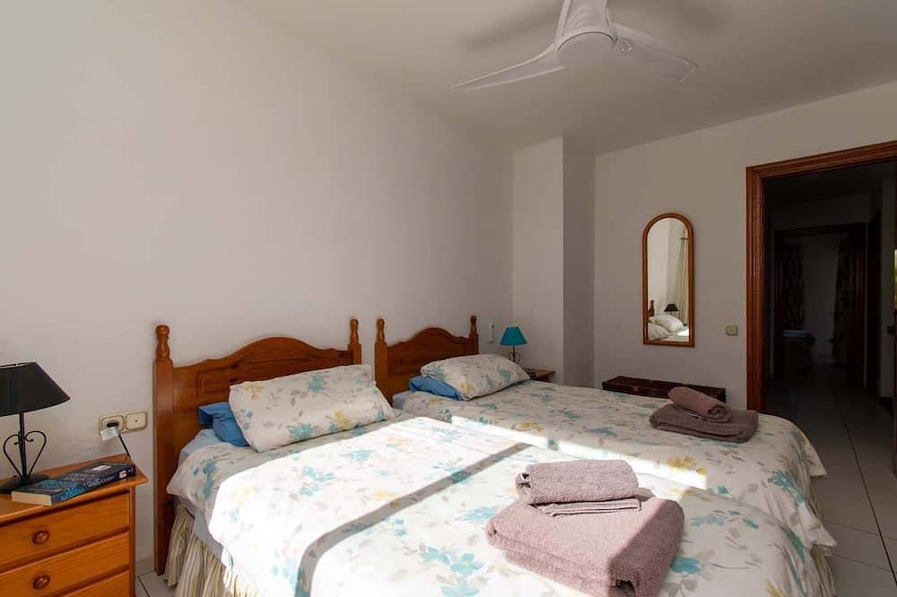 Spacious Poolside Villa Located Onthe Golden Mile in Playa de las Américas, Arona