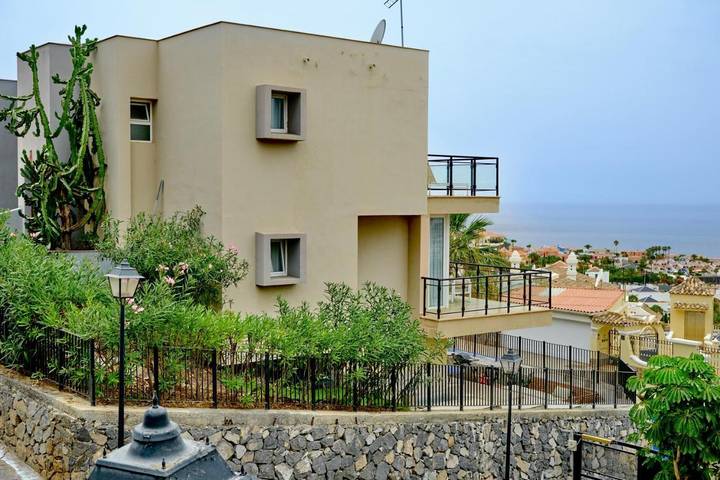 Villa für 9 Personen, mit Ausblick und Pool sowie Terrasse, mit Haustier in Adeje - 4