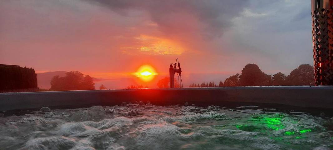 Gîte pour 10 personnes, avec jardin et sauna ainsi que piscine et vue à Pcim