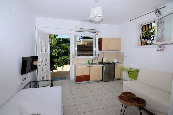Apartment for 5 people in Parga