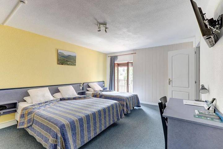 Hôtel pour 3 personnes, avec terrasse et jardin, animaux acceptés à Orcines - 3