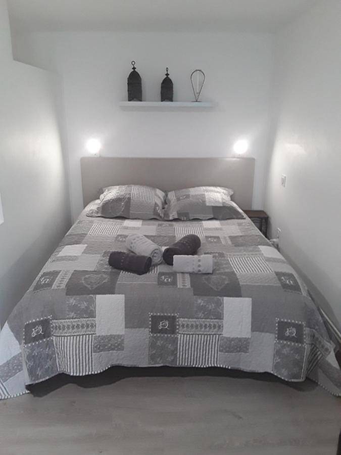 Appartement de vacances pour 2 personnes, avec jardin et piscine ainsi que terrasse et vue