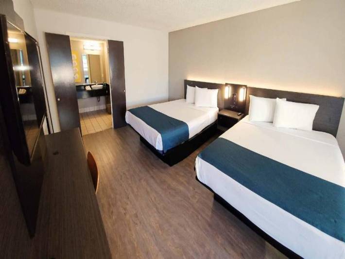 Apartamento entero, 2 camas tamaño queen | Baño adaptado para personas in Anaheim, Condado de Orange