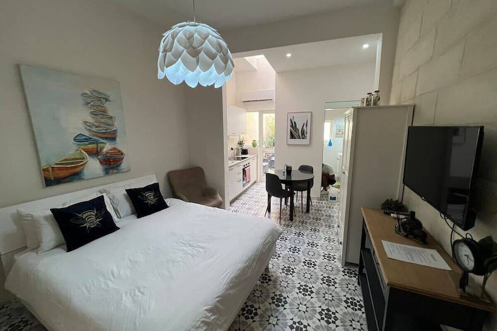 Ganze Wohnung, Cottonera Cara: Cozy Room with Terrace in the Heart of Bormla in Cospicua, Insel Malta