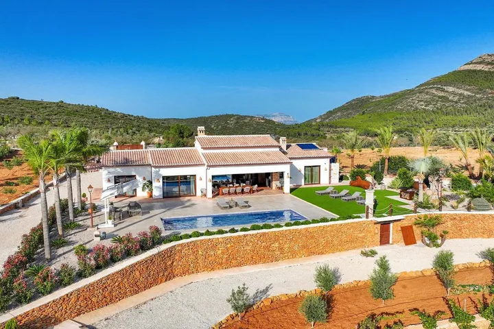 Villa pour 6 personnes, avec vue ainsi que jardin et piscine - 1