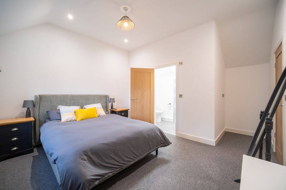 Barn Conversion - Commutable to lots of attractions, family & pet-friendly. in Staffordshire