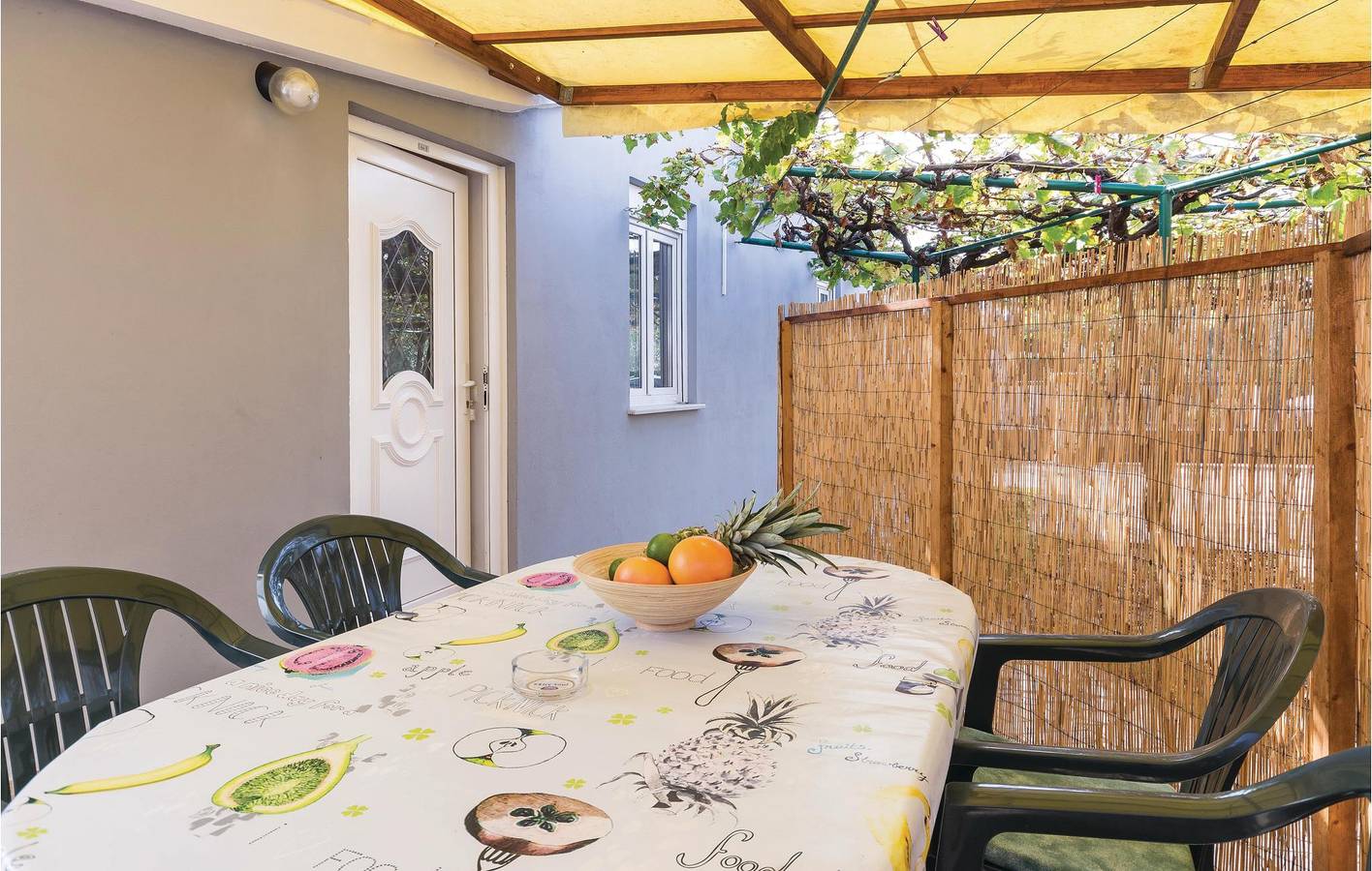 Ganze Ferienwohnung, Ferienwohnung für 4 Personen mit Terrasse in Valbandon, Fazana