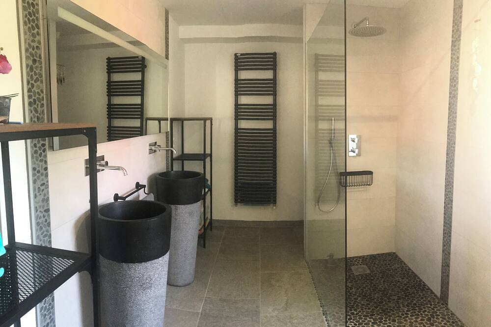 Ganze Wohnung, Nature gite (2 suites) near Espellette and Cambo les bains Pets welcome in Itxassou, Bayonne und Umgebung