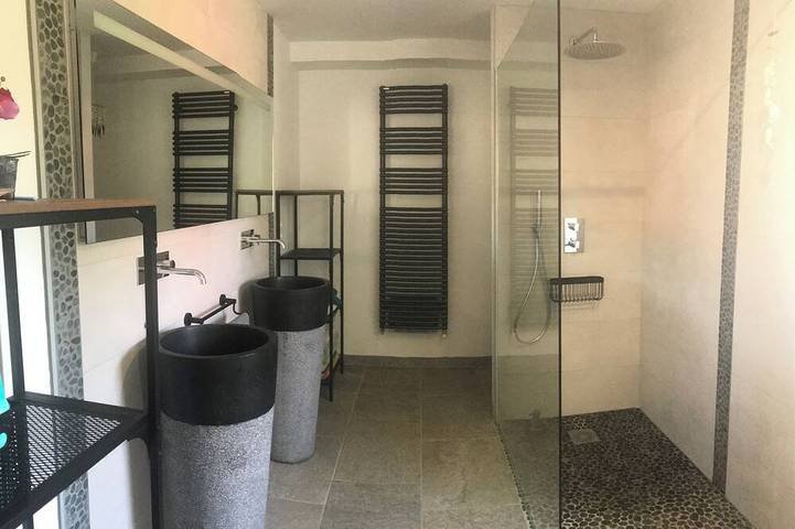 Entire apartment, Nature gite (2 suites) near Espellette and Cambo les bains Pets welcome in Itxassou, Bayonne region