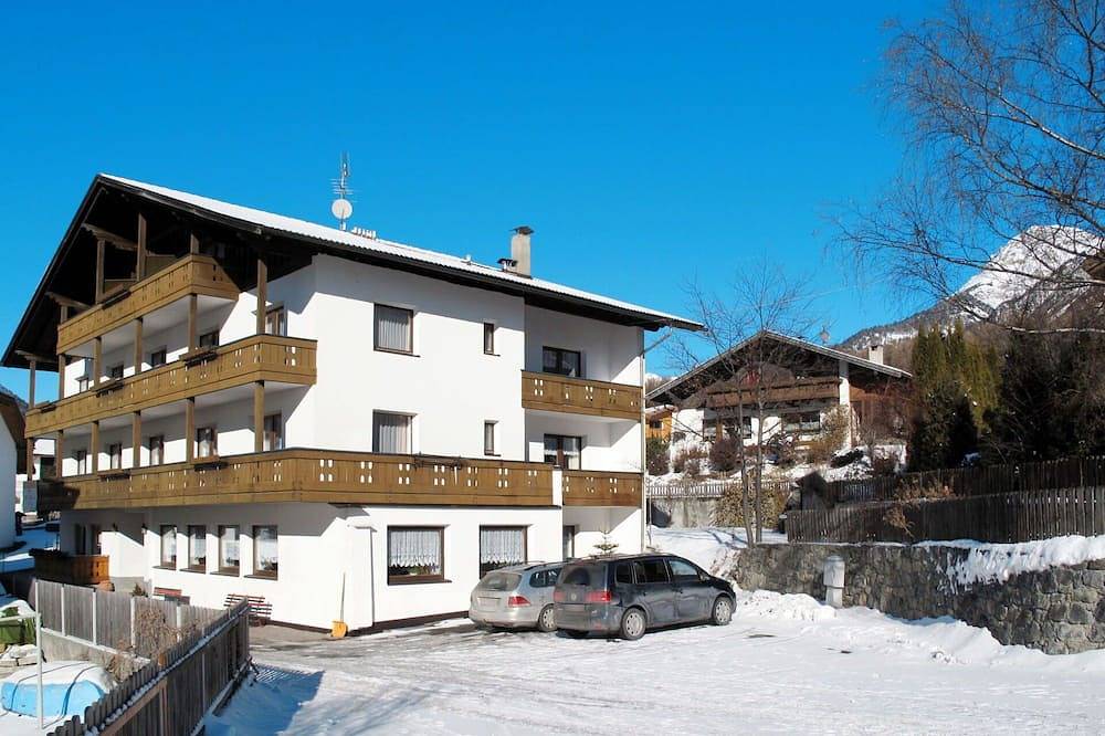 Geheel appartement, Leuk appartement voor 4 personen met Wifi, Tv, balkon en huisdieren toegestaan in St. Valentin auf der Haide, Graun