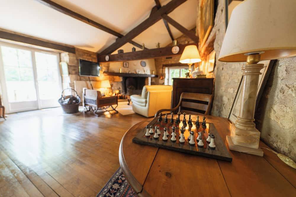 Le Moulin de Giroir: peaceful riverside setting in Migné-Auxances, Vienne